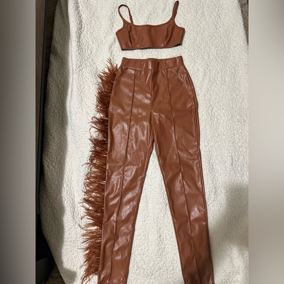 POSH BY V FEATHER PANTS/HALTER SET - Picture 6 of 8